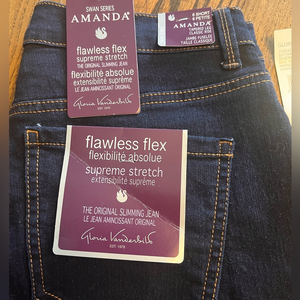 Gloria Vanderbilt NWT Dark Blue Jeans!!